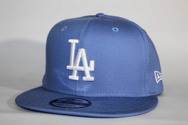 new era los angeles celeste logo blanco